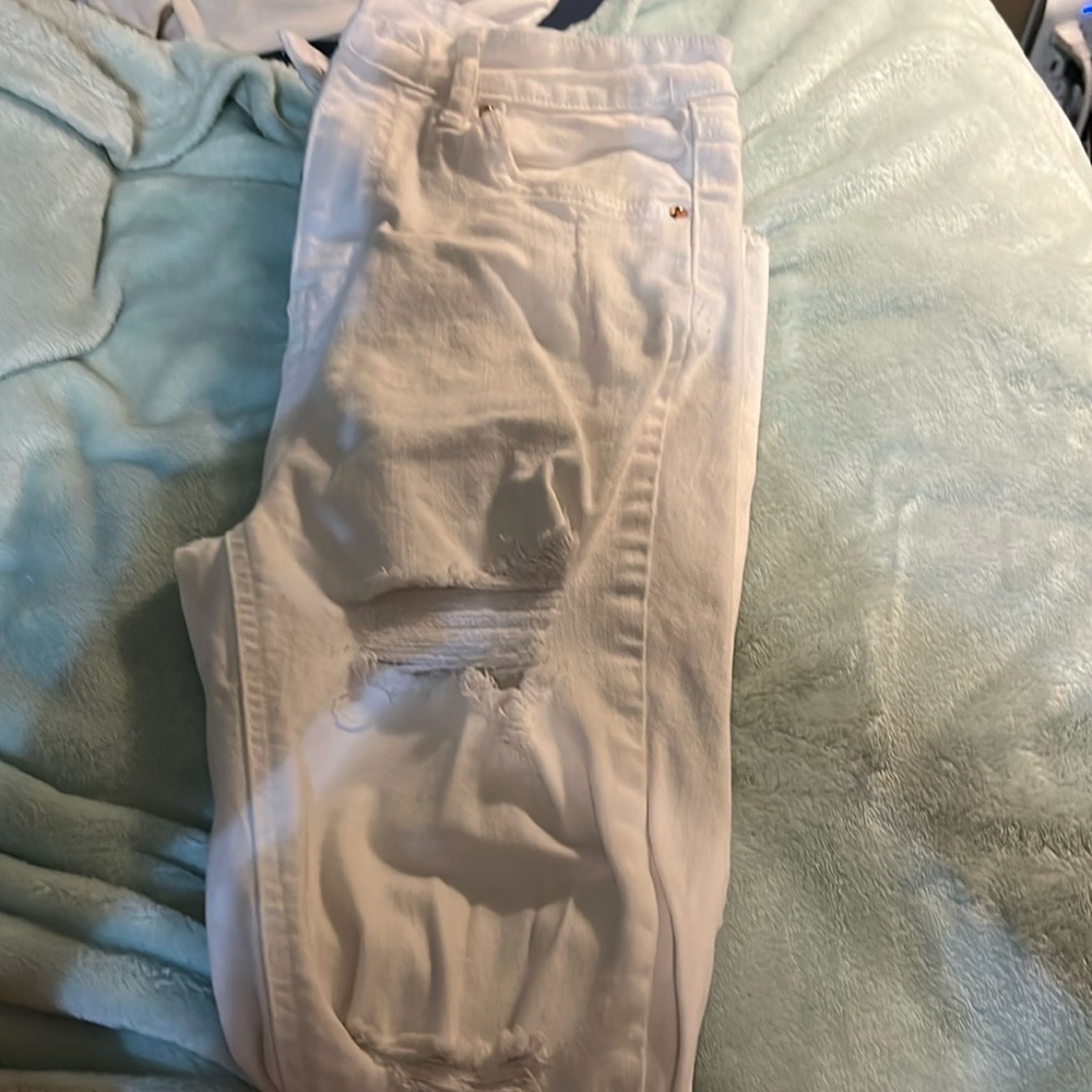 Distressed skinny jeans